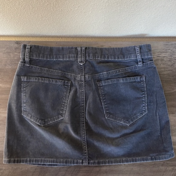 ⭐️Old Navy Gray Corduroy Skirt Size 2 - Picture 7 of 10